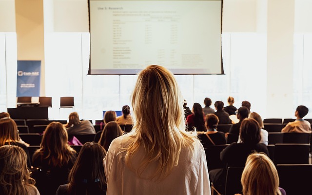 Préparer une conférence professionnelle méthodes et astuces pour réussir